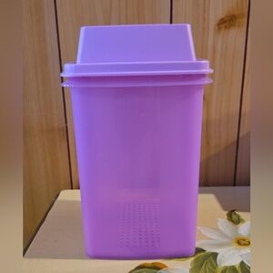 Tupperware pick-a-deli container